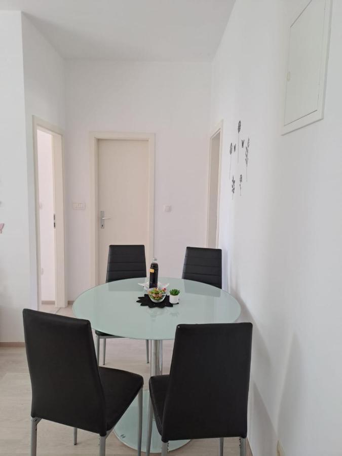 Apartman Tanja Apartamento Bilice Exterior foto